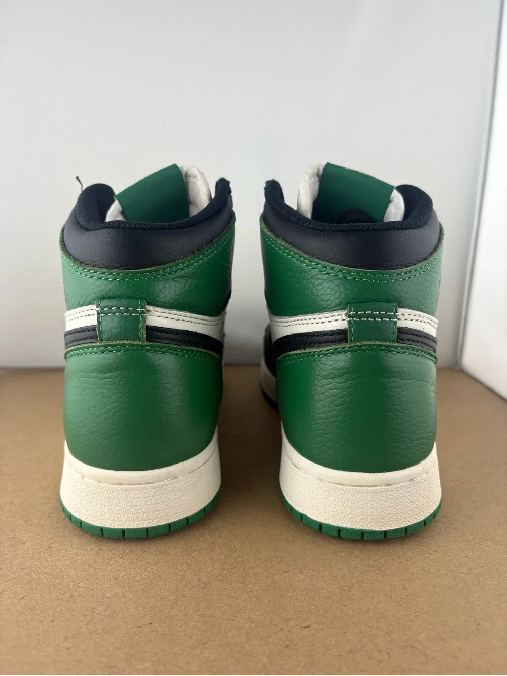 Nike Air Jordan 1 high pine Green White Black 2018 size 5y 575441-302 (B1)
